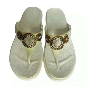 Crocs Sanrah Diamante Wedge Oyster/Rose Gold Women's 4W  (D264)